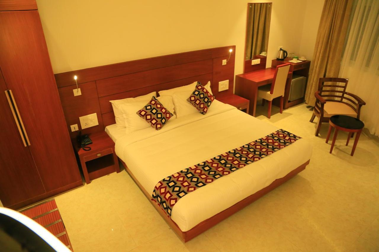 Hotel Victoria International Kattappana Exterior photo